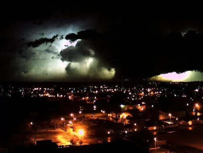 04-02-19-april-3-2006-tornado-2