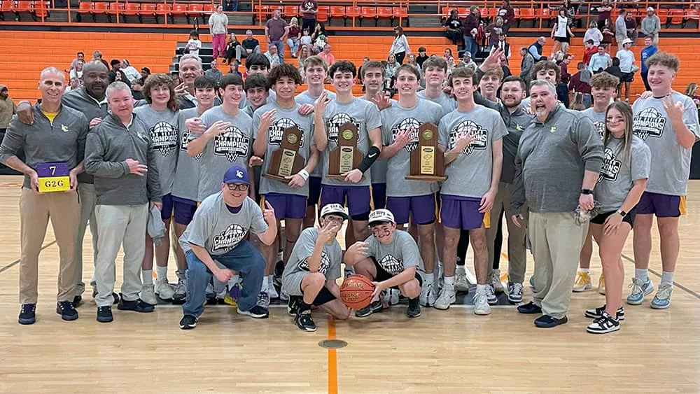 lyons-with-trophies25279