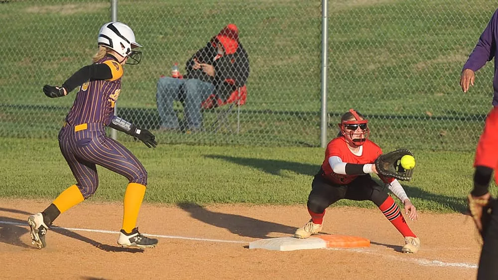 livingston-lyon-softball654062