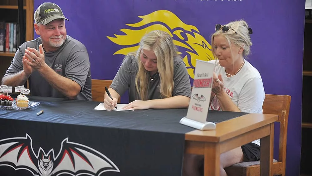 josie-kaminski-signs-with-transylvania219978