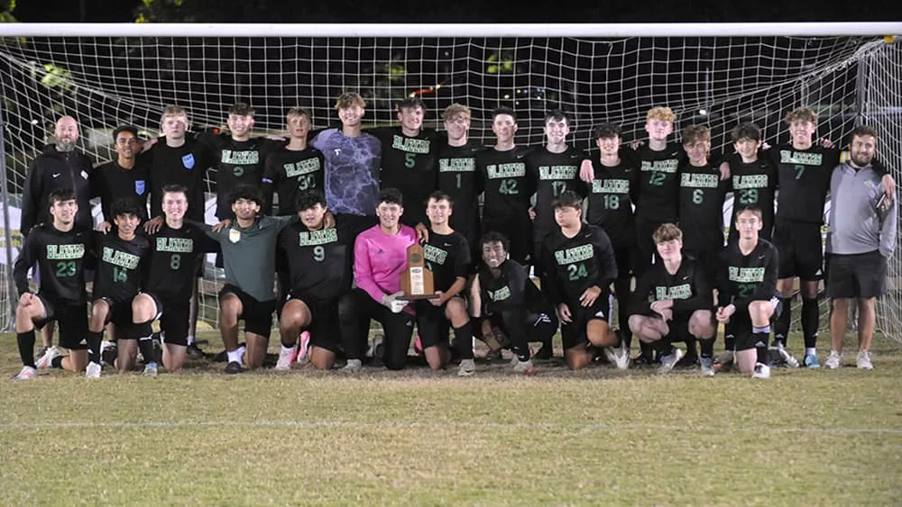 uha-blazers-with-district-title-trophy165867