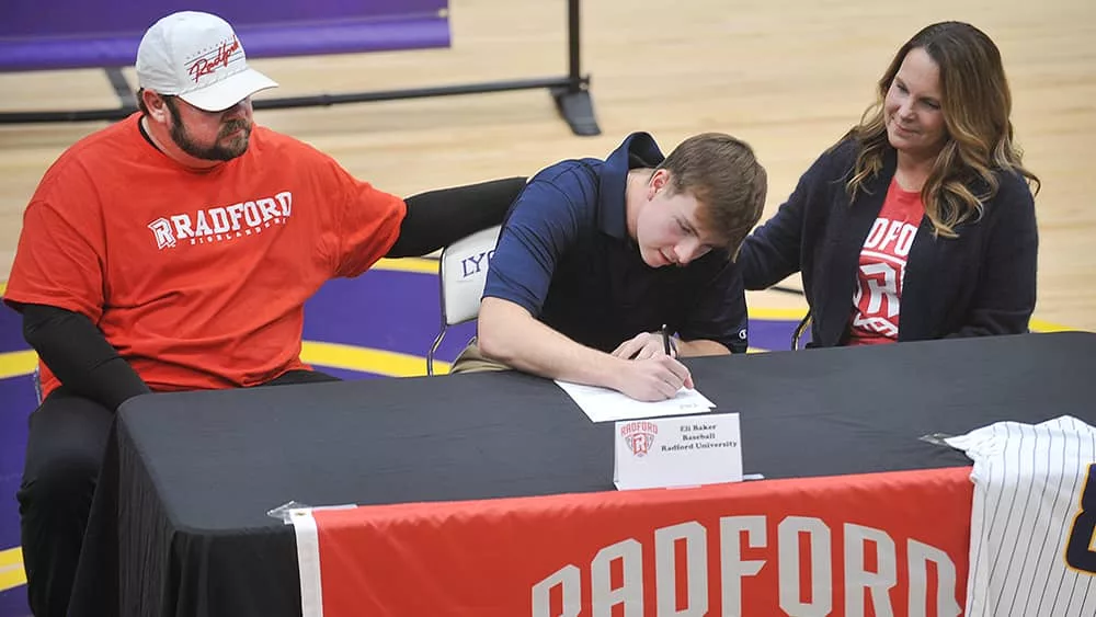 eli-baker-signs-with-radford838421