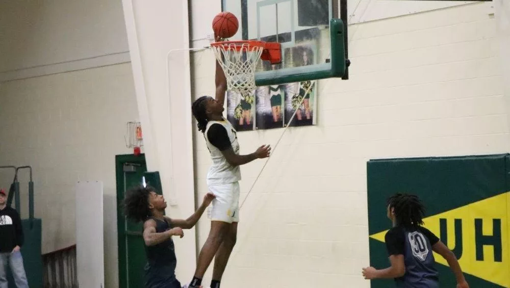 uha-moore-55-e1732488955811604404