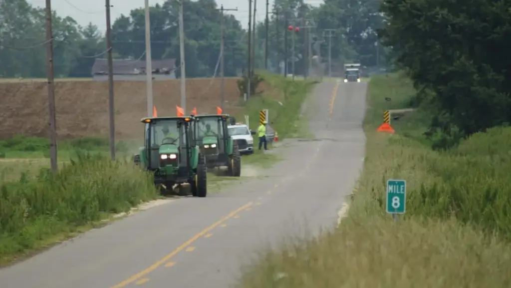 kytc-mowing-2-e1558375113659-jpg