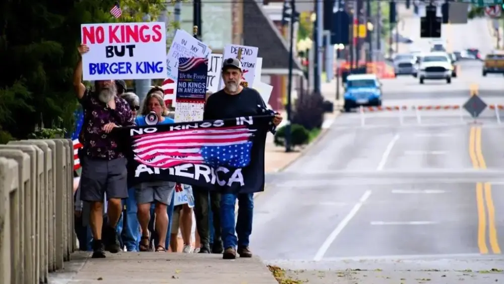 101825-no-kings-1-jpg-2