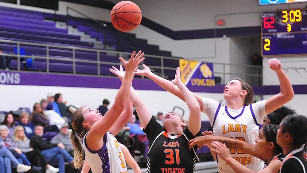 collins-and-courtney-vs-hoptown103469