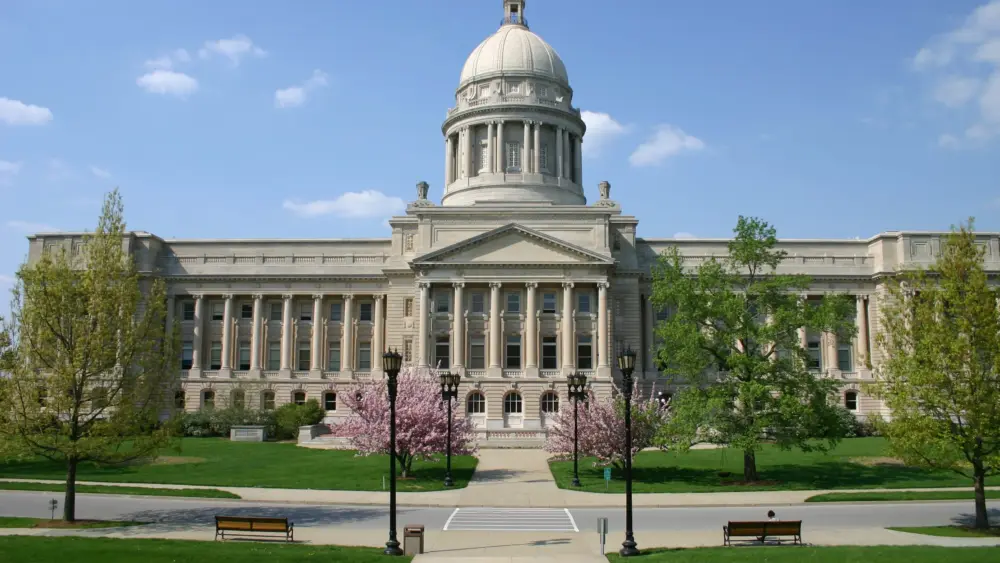 Kentucky State Capitol in Frankfort, a landmark featured in a VAERS analysis showing the state among those with higher serious case-reporting rates. Images courtesy of public sources/public domain.