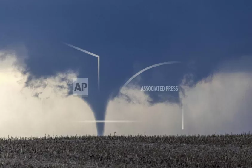 tornado-near-waverly-neb-4-26-24