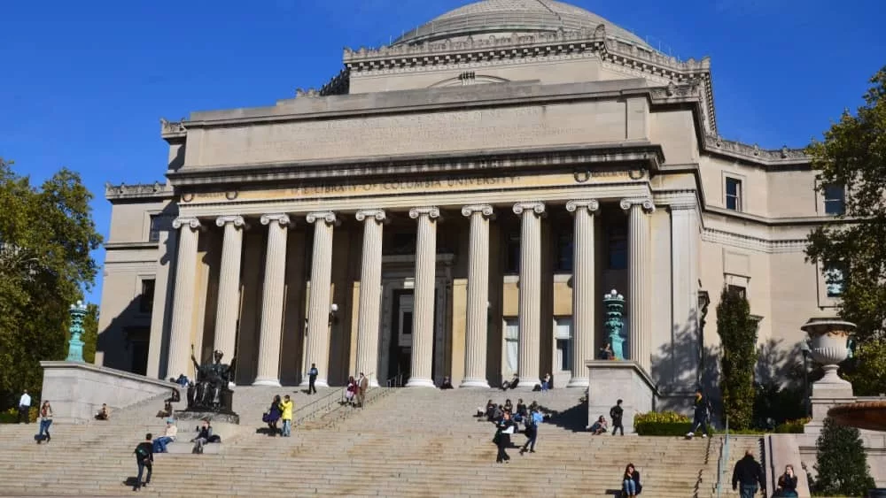 Columbia University Library and statue of Alma Mater^ New York^NY. It is the highest learning in the state of NY^ the 5th oldest in the USA