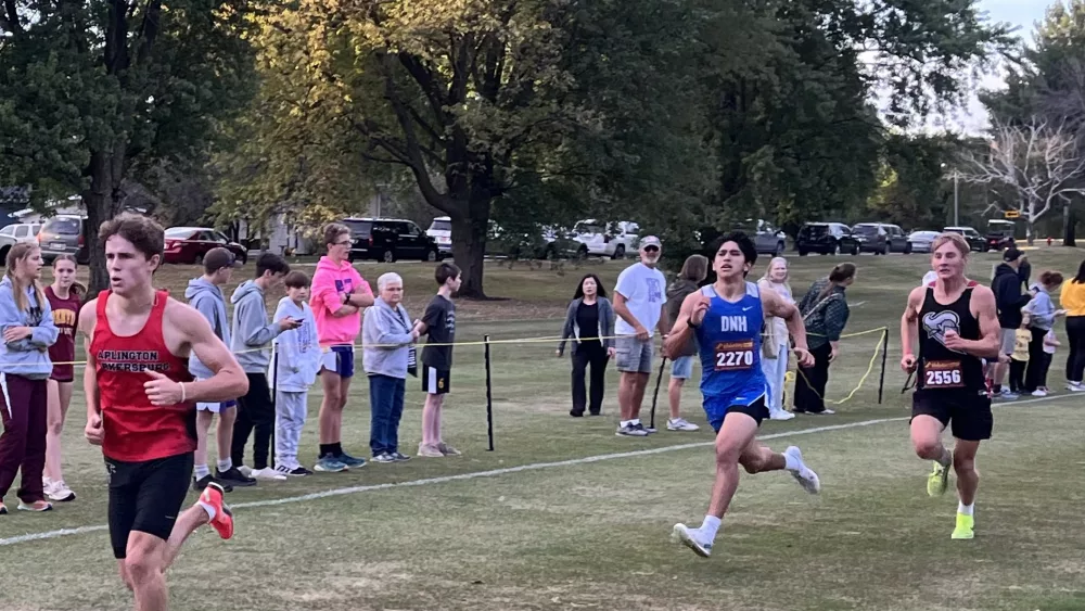 DNH's MunguiaChavez PRs, Schultz leads AP girls at Denver Invitational