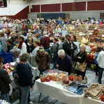 craft-expo-shoppers