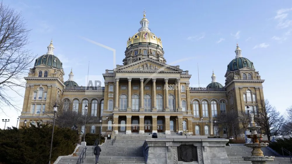 virus-outbreak-iowa-capitol-2