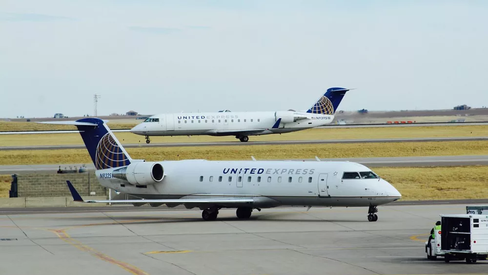 united-express-crj-200-1