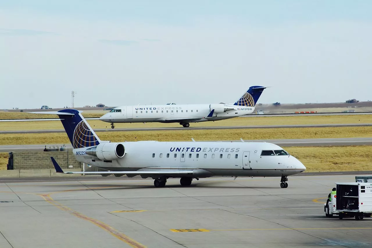 united-express-crj-200-1