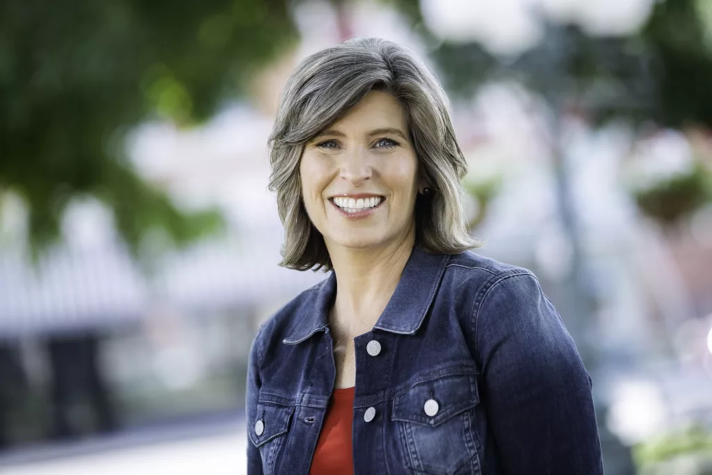 joni-ernst-head-shot