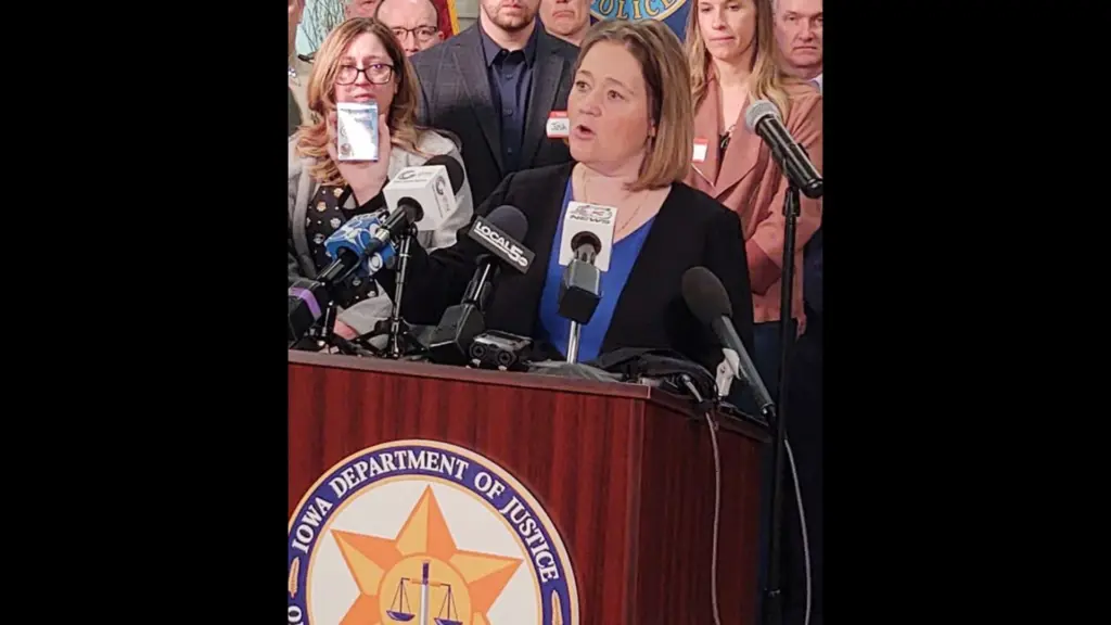 Iowa Attorney General Brenna Bird speaks at "cold case" news conference. (RI file photo)