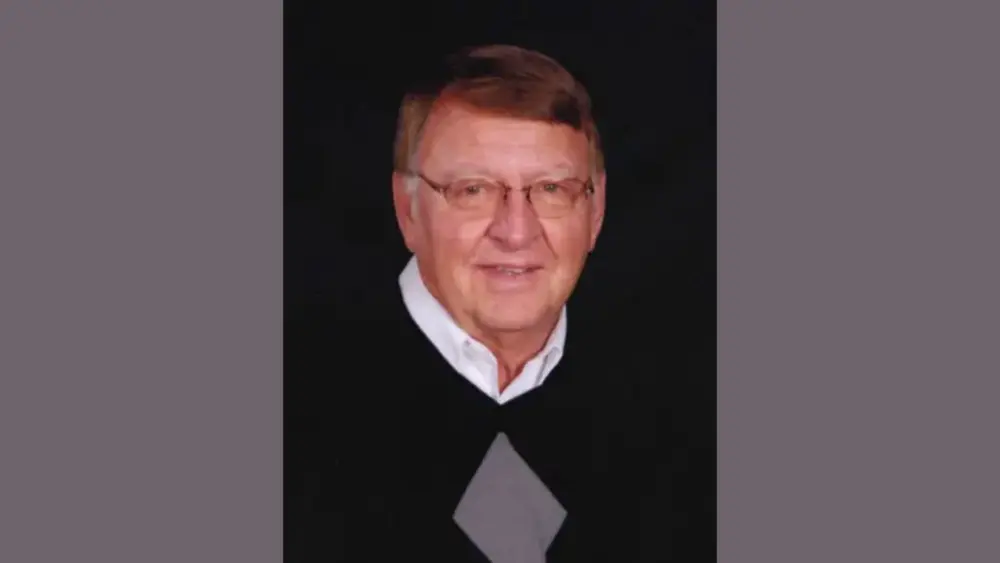 kenneth-uhlenhopp-obit-photo
