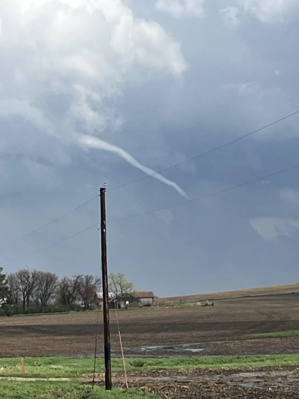 This photo was taken around 2:37 p.m. (Apr. 17, 2026) between Allison and Parkersburg just west of Highway 14 and east of Kesley. No reports of a tornado touching down in the area. Photo credit: Duane Carstens, OnTheGoMedia