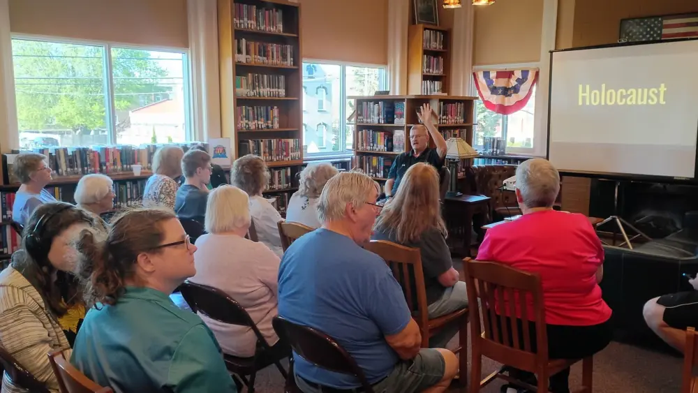 holocaust-at-library