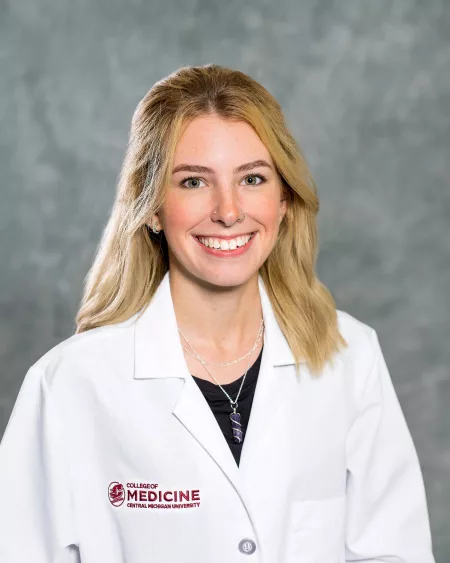 cmed-2022-08-white-coat-portraits