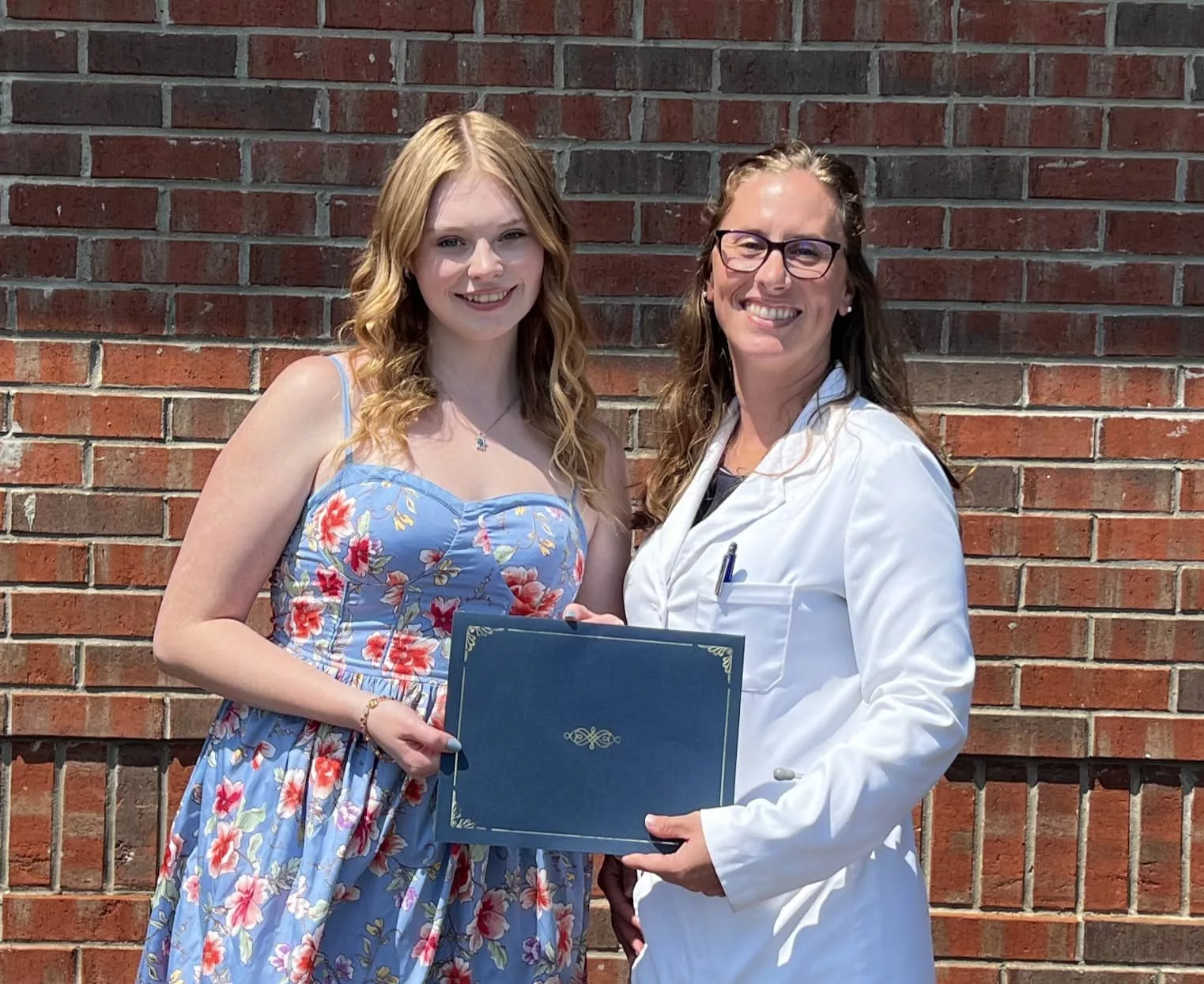 michelle-pedler-accepts-scholarship-award-from-nicole-krosnicki