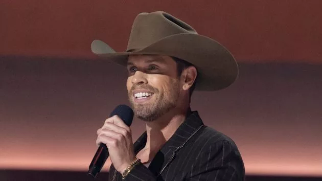 m_dustinlynch2024cmaawardsdisneyfrankmicelotta652640