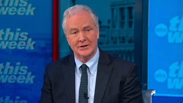 042025_abcnews_vanhollen843563