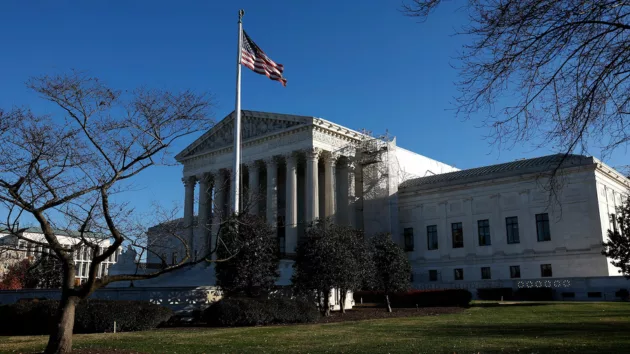 news_supremecrt_5625807712