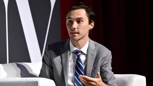 news_davidhogg_51325296837