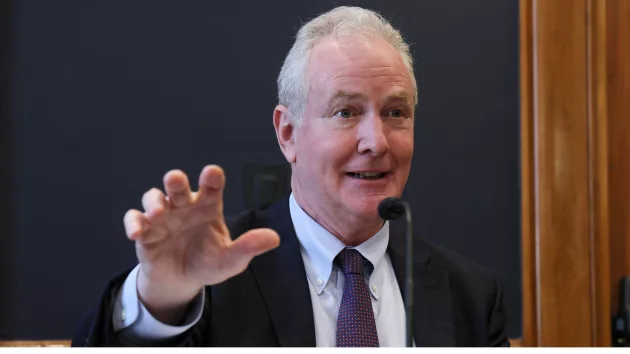 getty_vanhollen_52025919835