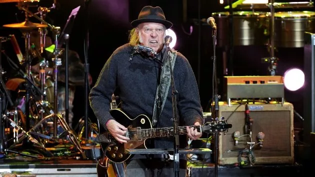 getty_neilyoung_06032535170
