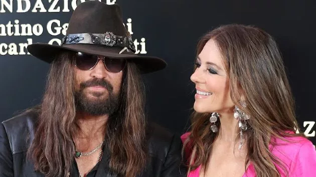 getty_billy-ray-cyrus-elizabeth-hurley-gty-jt-250610_1749589843142_hpmain_4x3450849