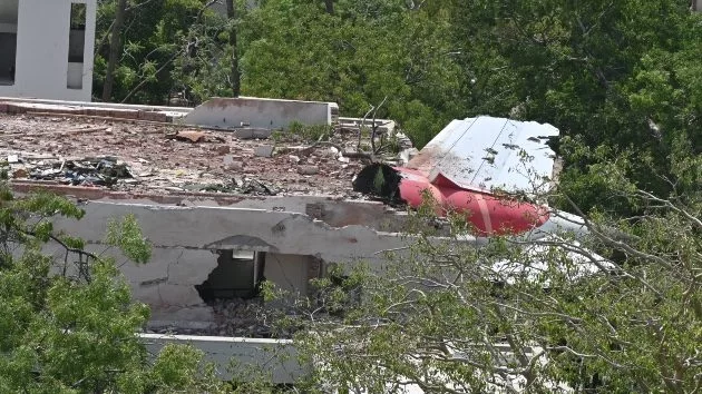 getty_airindiacrash_061325121111