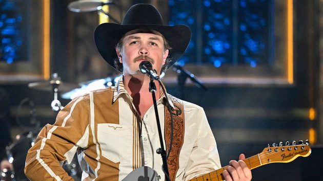 Zach Top signs up for more Cold Beer & Country Music on the road ...