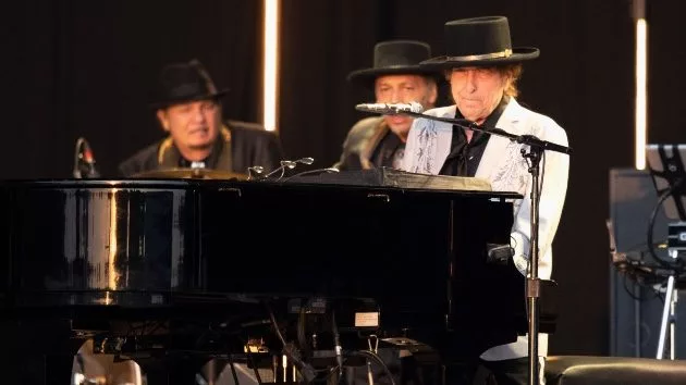 getty_bobdylan_071025301063