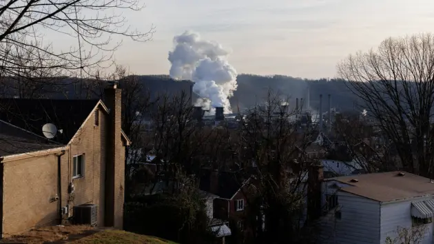getty_steelplant_812656289