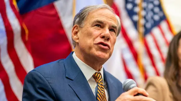 getty_gregabbott_082925729587