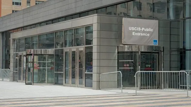g_uscis_090425246052