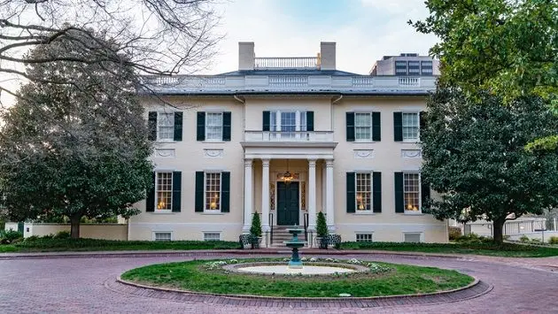 gettyimages_vagovmansion_110325126540