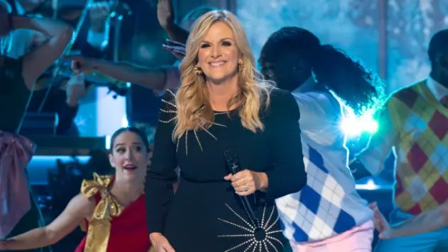 m_trishayearwood2024countryxmas24388