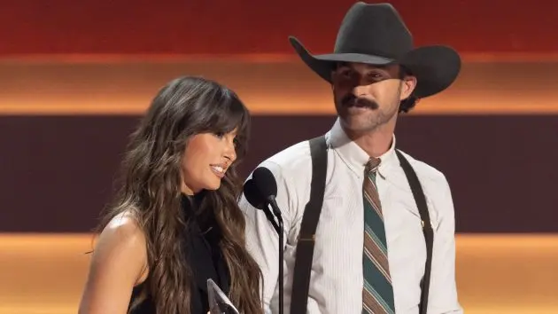 m_ellalangleyrileygreencma2025stagetrophy250575