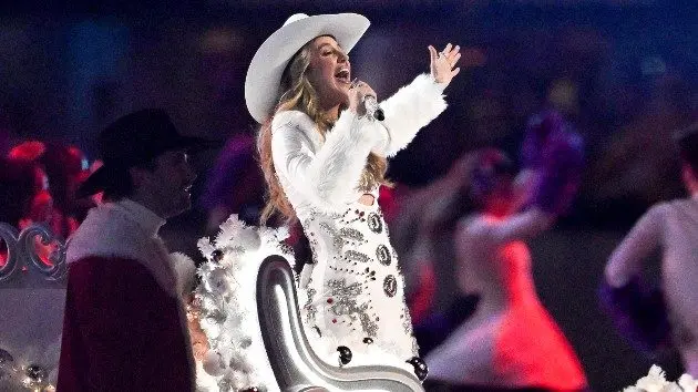 getty_llainey20wilson20halftime_122625467138