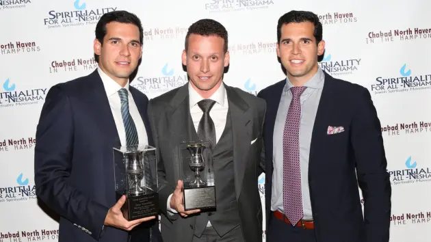 getty_alexanderbros_012726607922