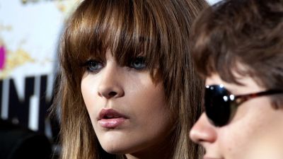 020516-celebs-michael-jackson-s-daughter-claps-back-at-trolls-and-makes-a-shocking-revelation-paris-jackson