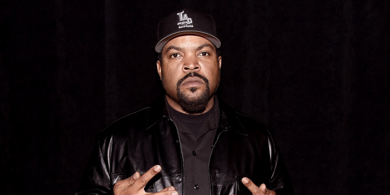 120816-celebs-watch-see-the-trailer-for-ice-cube-s-new-movie-fist-fight