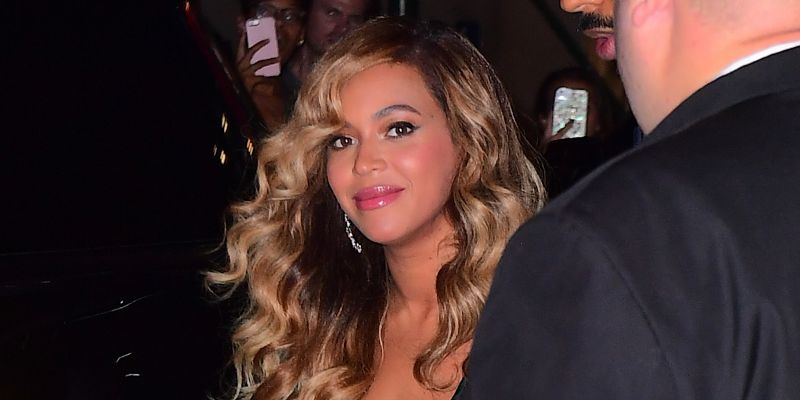 033118-celebrities-sanaa-who-bite-beyonce