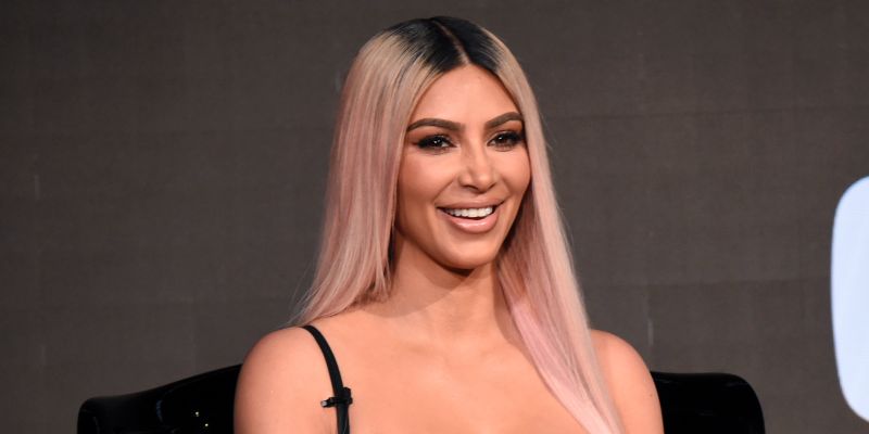 040518-celebrities-kim-kardashian-easter