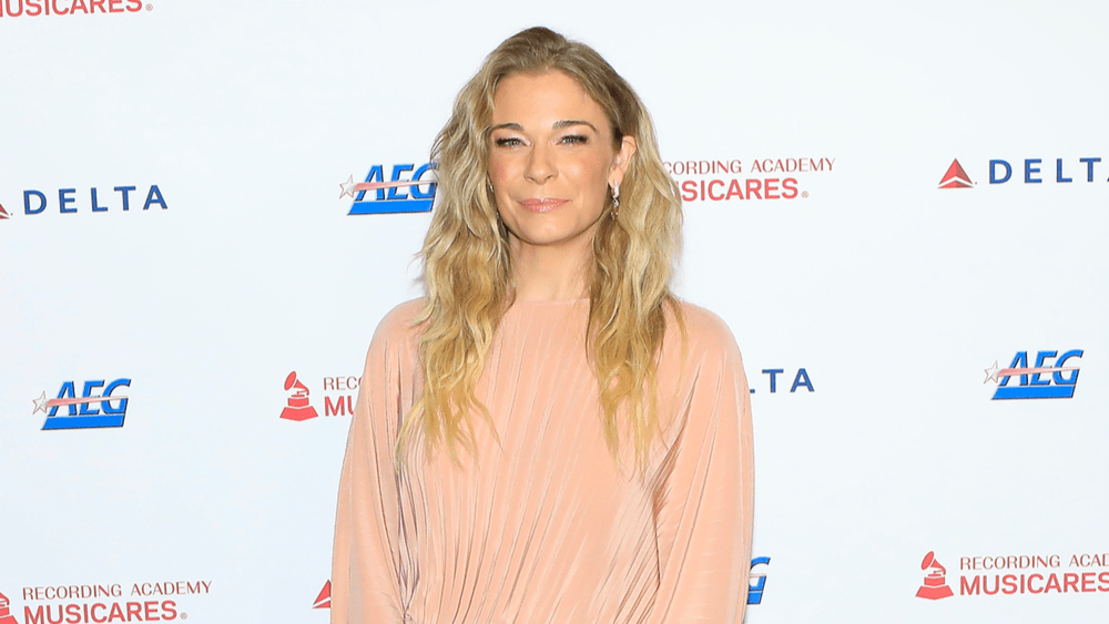 "CMT Crossroads: LeAnn Rimes & Friends" featuring Carly Pearce, Mickey Guyton and more to debut in April | WKHK - Vimarsana News