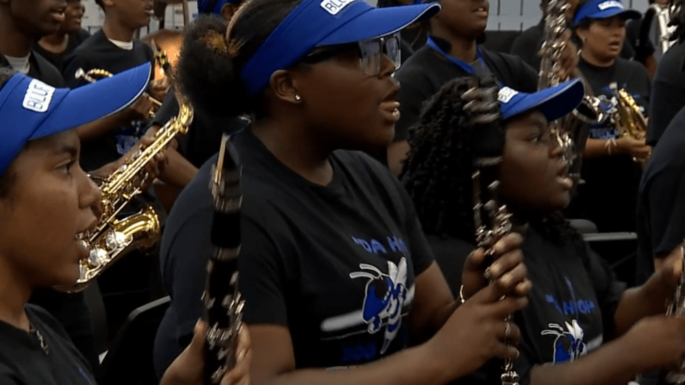 Savanah High School marching band opens outdoor concert