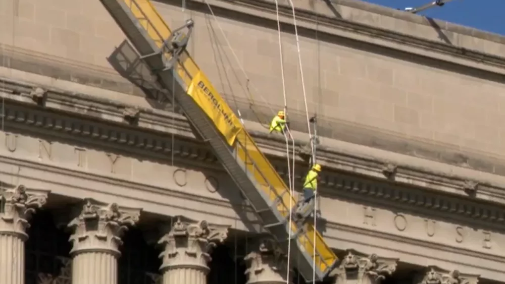 Worker dangles from scaffolding in Milwaukee courthouse rescue